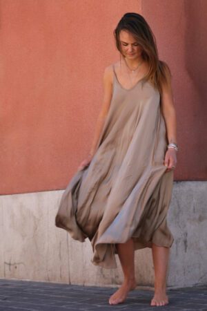 Robe longue en satin gold - Temoe
